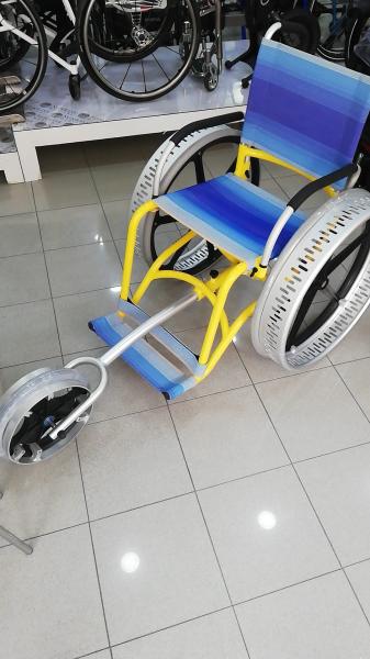 Silla de ruedas para la playa arena y agua