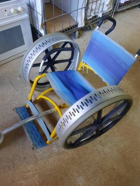 Silla de ruedas para la playa arena y agua