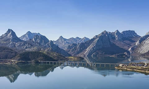 Un paseo en barco por los Fiordos Leoneses