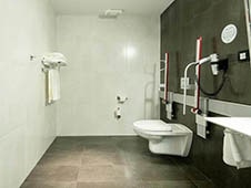 Hotel Ilunion Romareda | Adaptado a personas de movilidad reducida